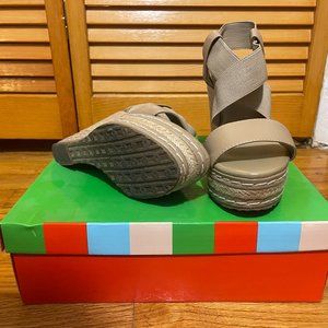 Charles by Charles David  Size 5